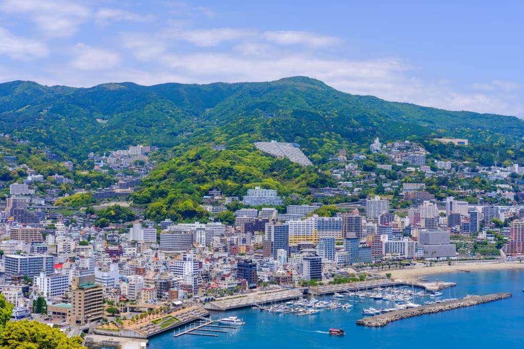 にっぽん丸で行く 熱海花火とエンターテイメントクルーズ~狂言~ 3日間 -横浜発着-