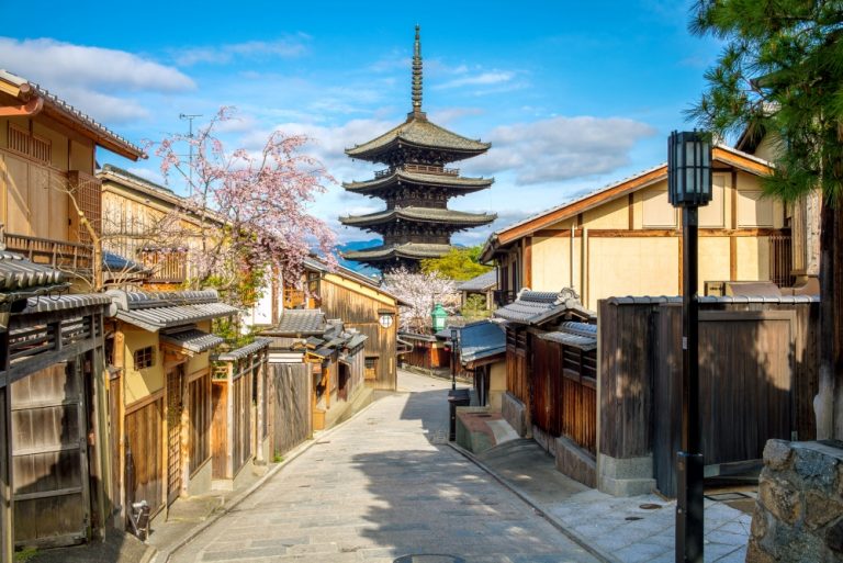 [GWスーパーセール中!船上おこづかい2倍の最大250ドル特典!】&【プラス特典プラン(+8万5500円)も人気!ご予約時申告制】【日本語が出来る弊社スタッフ乗船予定で安心】ダイヤモンド・プリンセスで行く 対馬海流 春景色と韓国 12日間 (M510) -横浜発着-