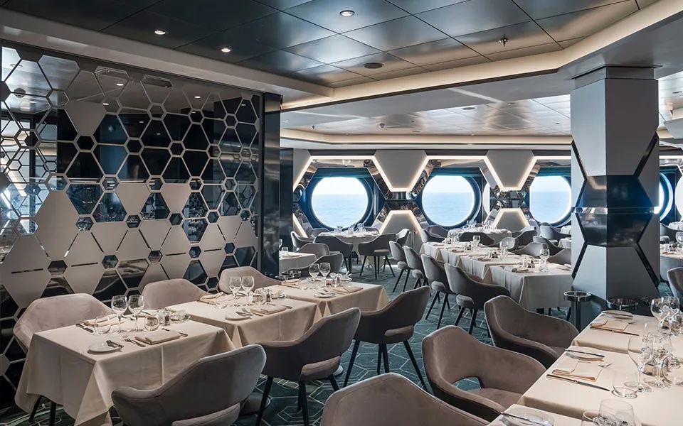 Esagono / Hexagon Restaurant