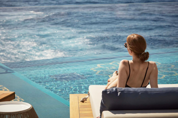 アスターンプール & バー