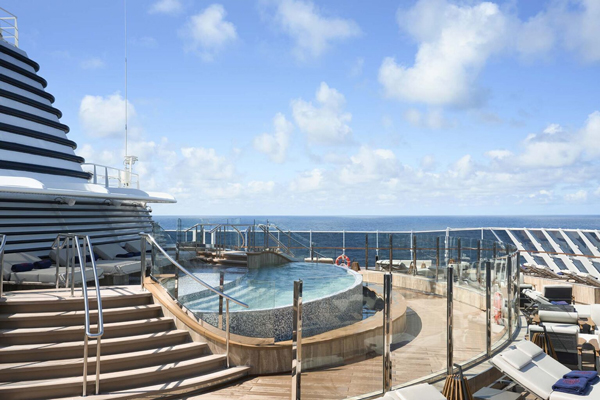 ヘリオスプール & バー