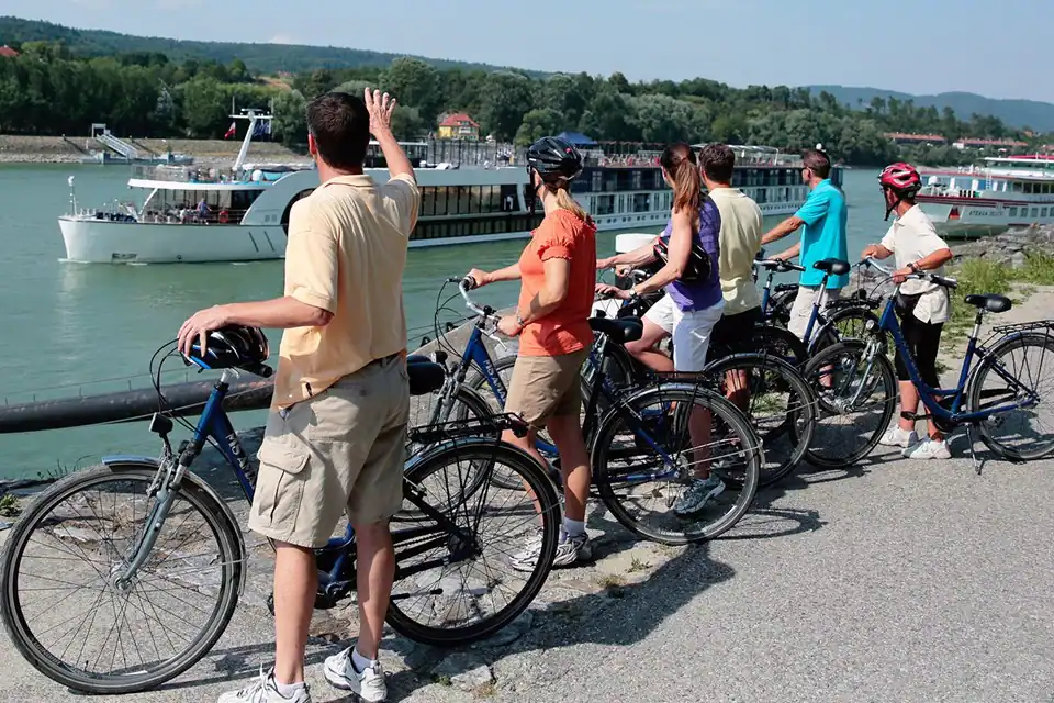 自転車での観光&バー