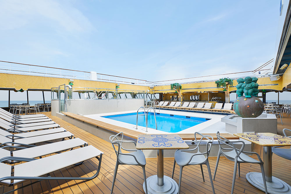 Lido Urano Pool Jacuzzi area